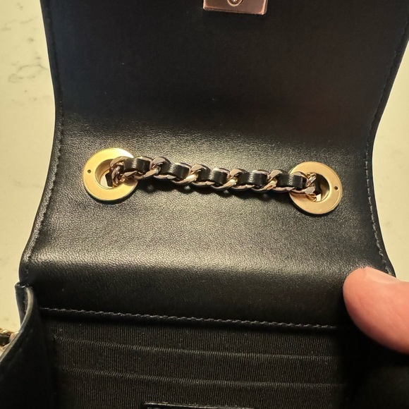 Chanel! Never used, crossbody 2021 quilted lambskin purse - Picture 9 of 11